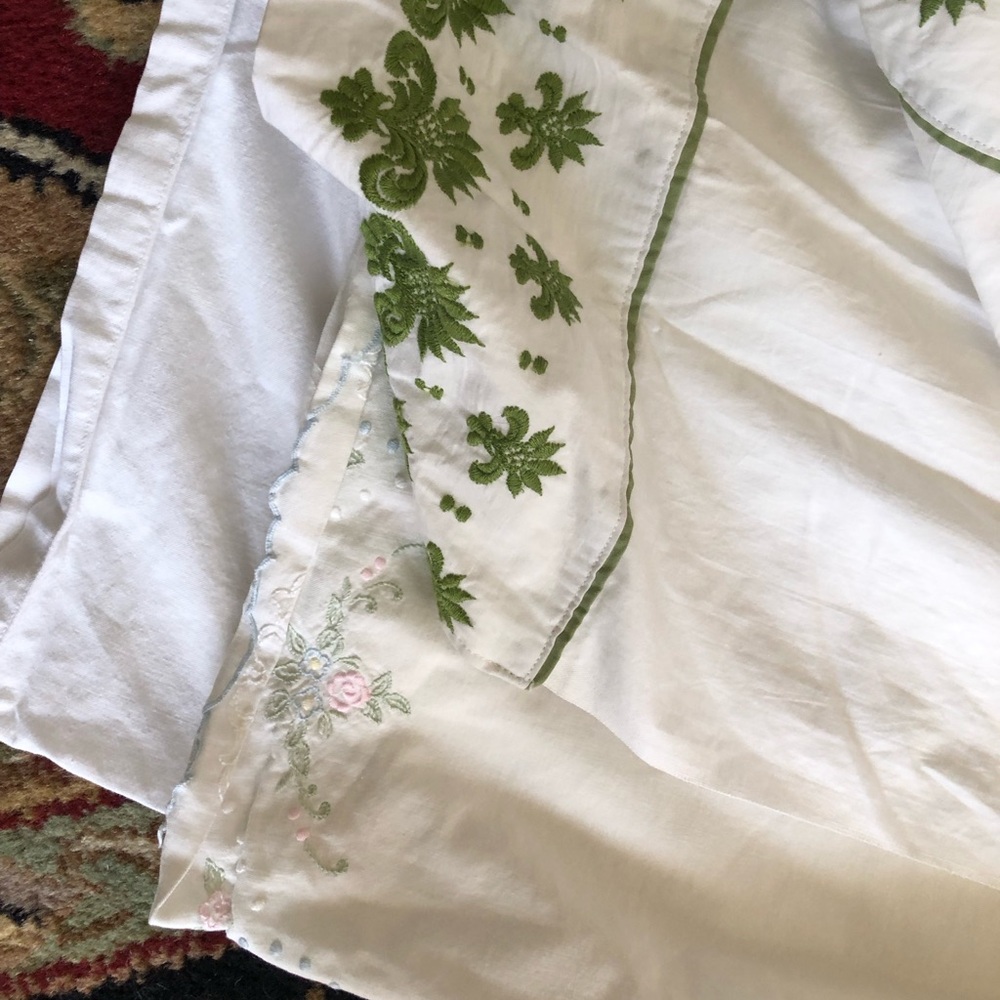 Vintage Bed Sheets 2 flat w embroidery floral queen Size EUC